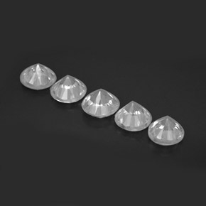 カラットの天然ホワイトジルコン（5.00 mm・ラウンドカット）