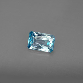 1.35カラットの天然ブルージルコン（7.1×4.8 mm・エメラルドカット）