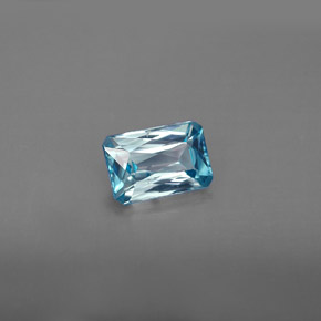 1.35カラットの天然ブルージルコン（7.1×4.8 mm・エメラルドカット）
