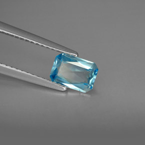 0.93カラットの天然ブルージルコン（6.9×4.8 mm・エメラルドカット）