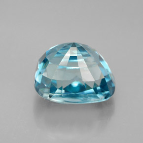 7.57カラットの天然ブルージルコン（10.5×7.8 mm・クッションカット）