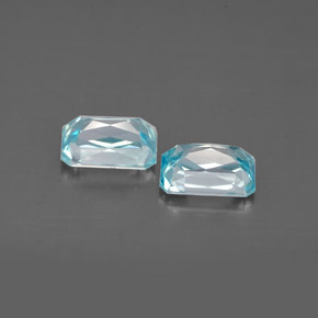 カラットの天然ブルージルコン（6.1×4 mm・エメラルドカット）