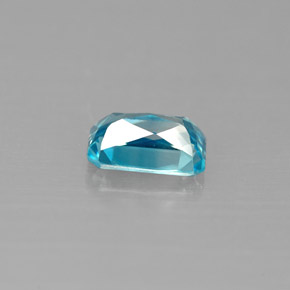 0.78カラットの天然ブルージルコン（6×4.1 mm・エメラルドカット）