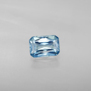1.30カラットの天然ブルージルコン（6.8×4.8 mm・エメラルドカット）