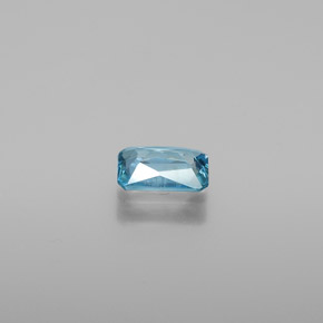 0.66カラットの天然ブルージルコン（6×4 mm・エメラルドカット）