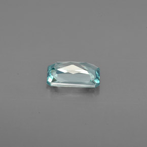 0.76カラットの天然ブルージルコン（6.1×4 mm・エメラルドカット）