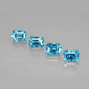 カラットの天然ブルージルコン（4.2×3 mm・エメラルドカット）