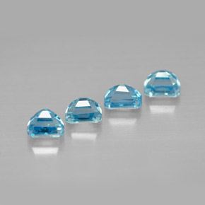 カラットの天然ブルージルコン（4.2×3 mm・エメラルドカット）