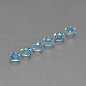 カラットの天然ブルージルコン（3.3×3.3 mm・エメラルドカット）