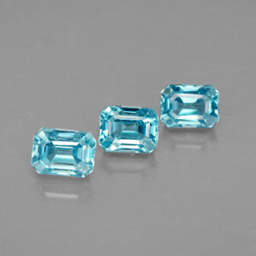 カラットの天然ブルージルコン（3.8×2.9 mm・エメラルドカット）