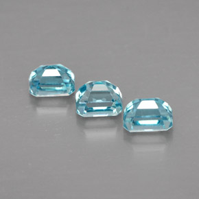 カラットの天然ブルージルコン（3.8×2.9 mm・エメラルドカット）