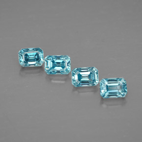 カラットの天然ブルージルコン（4.1×2.9 mm・エメラルドカット）