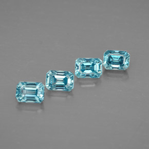 カラットの天然ブルージルコン（4.1×2.9 mm・エメラルドカット）