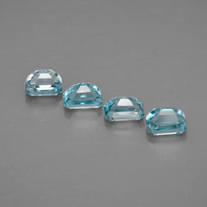 カラットの天然ブルージルコン（4.1×2.9 mm・エメラルドカット）