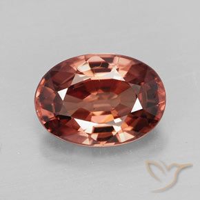 3.68カラットの天然ダークレッドジルコン（10.2×7.2 mm・オーバルカット）