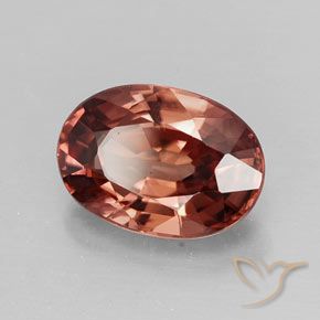 3.68カラットの天然ダークレッドジルコン（10.2×7.2 mm・オーバルカット）