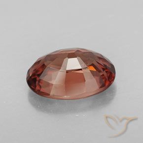 3.68カラットの天然ダークレッドジルコン（10.2×7.2 mm・オーバルカット）