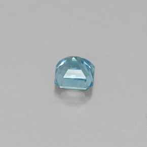 0.36カラットの天然ブルージルコン（3.4×3.3 mm・エメラルドカット）