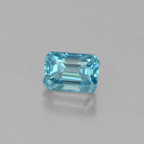 0.67カラットの天然ブルージルコン（4.8×3.4 mm・エメラルドカット）