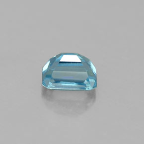 0.67カラットの天然ブルージルコン（4.8×3.4 mm・エメラルドカット）