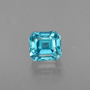0.56カラットの天然ブルージルコン（3.9×3.6 mm・エメラルドカット）