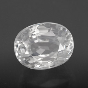 8.64カラットの天然ホワイトジルコン（11.7×9.1 mm・オーバルカット）