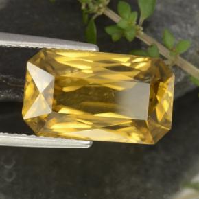 9.67カラットの天然ゴールデンイエロージルコン（14.5×8.6 mm・エメラルドカット）