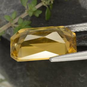 9.67カラットの天然ゴールデンイエロージルコン（14.5×8.6 mm・エメラルドカット）