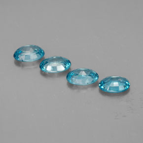 カラットの天然ブルージルコン（6.1×4.2 mm・オーバルカット）