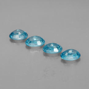 カラットの天然ブルージルコン（6.1×4.2 mm・オーバルカット）