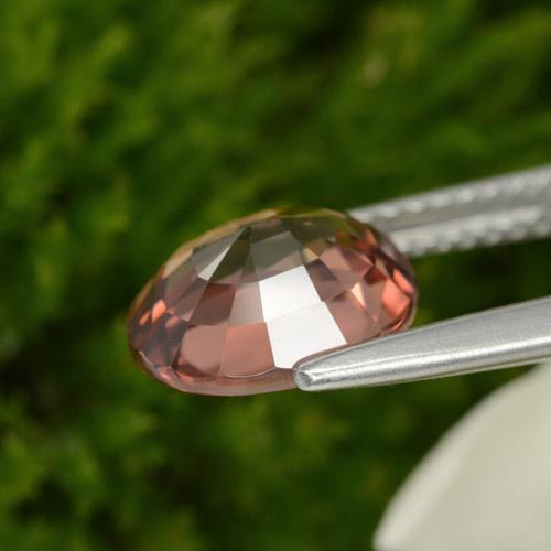 3.07カラットの天然赤みがかったピンクジルコン（9×7.1 mm・オーバルカット）