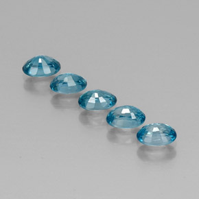 カラットの天然ブルージルコン（6×4.2 mm・オーバルカット）