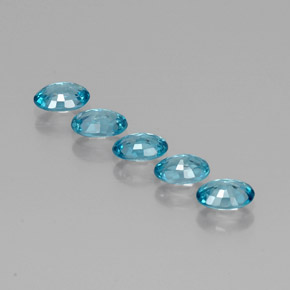 カラットの天然ブルージルコン（5.9×4.1 mm・オーバルカット）