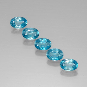 カラットの天然ブルージルコン（6×4.2 mm・オーバルカット）