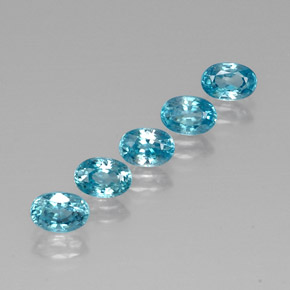 カラットの天然ブルージルコン（5.9×4.2 mm・オーバルカット）