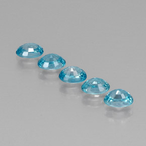 カラットの天然ブルージルコン（5.9×4.2 mm・オーバルカット）