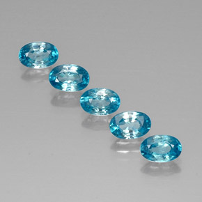 カラットの天然ブルージルコン（6.1×4.1 mm・オーバルカット）