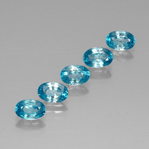 カラットの天然ブルージルコン（6.1×4.1 mm・オーバルカット）