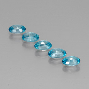 カラットの天然ブルージルコン（6.1×4.1 mm・オーバルカット）