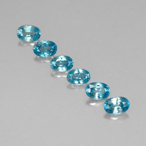 カラットの天然ブルージルコン（6×4 mm・オーバルカット）