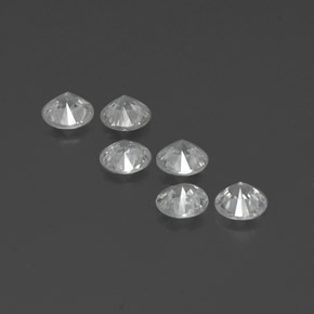 カラットの天然ホワイトジルコン（4.56 mm・ラウンドカット）