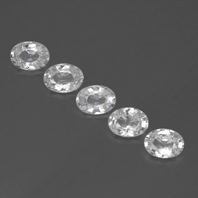 カラットの天然ホワイトジルコン（7.1×5.2 mm・オーバルカット）