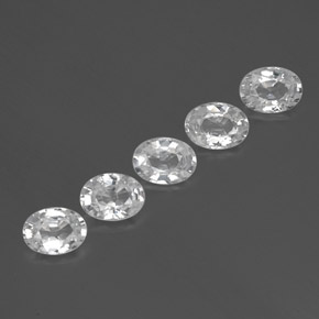 カラットの天然ホワイトジルコン（7.1×5.2 mm・オーバルカット）