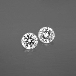 カラットの天然ホワイトジルコン（4.59 mm・ラウンドカット）