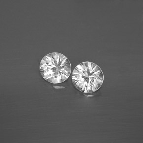 カラットの天然ホワイトジルコン（4.64 mm・ラウンドカット）