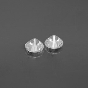 カラットの天然ホワイトジルコン（4.64 mm・ラウンドカット）