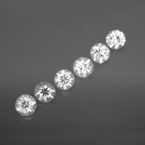 3.36カラットの天然ホワイトジルコン（4.59 mm・ラウンドカット）