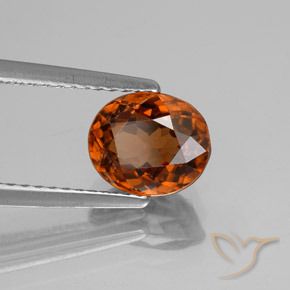 2.38カラットの天然ディープオレンジジルコン（7.8×6.5 mm・オーバルカット）