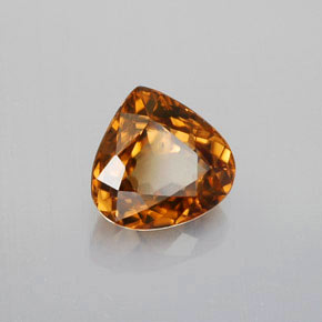 1.80カラットの天然ディープオレンジジルコン（7.2×7 mm・洋梨の形）