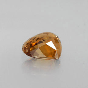 1.80カラットの天然ディープオレンジジルコン（7.2×7 mm・洋梨の形）